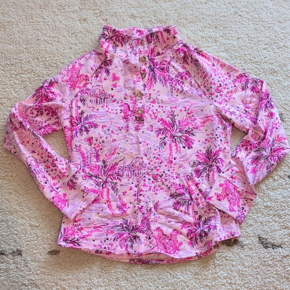 Lilly Pulitzer Pink Giraffe print pullover with buttons